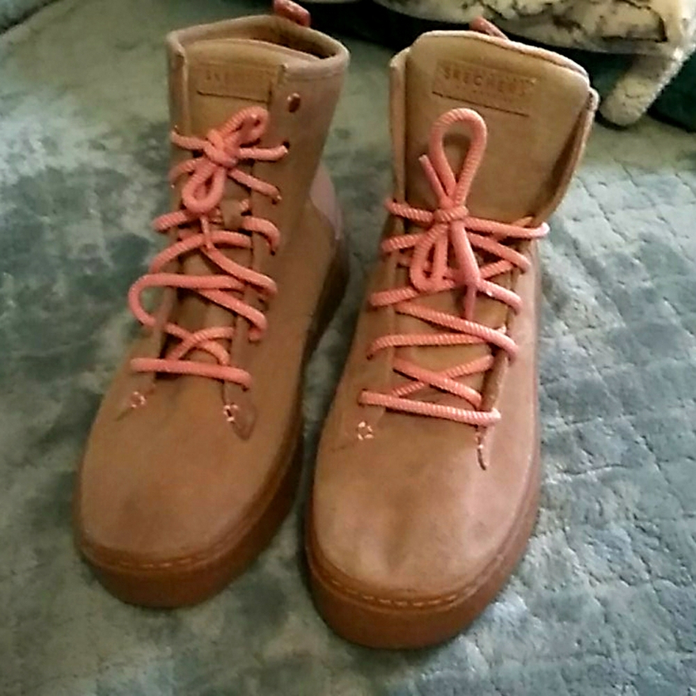 Sketchers boots super cute size 9 brand new